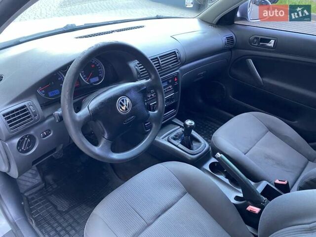 Серый Фольксваген Пассат, объемом двигателя 1.6 л и пробегом 335 тыс. км за 3999 $, фото 30 на Automoto.ua