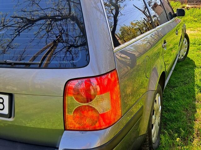 Серый Фольксваген Пассат, объемом двигателя 1.6 л и пробегом 204 тыс. км за 5600 $, фото 1 на Automoto.ua