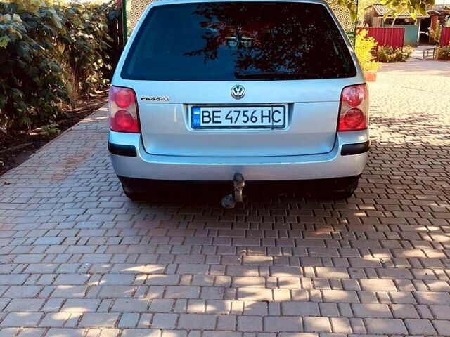 Серый Фольксваген Пассат, объемом двигателя 1.6 л и пробегом 250 тыс. км за 5000 $, фото 1 на Automoto.ua