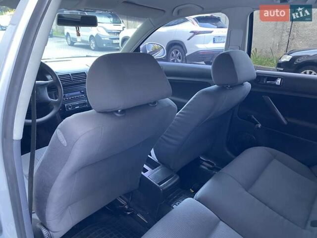 Серый Фольксваген Пассат, объемом двигателя 1.6 л и пробегом 335 тыс. км за 3999 $, фото 12 на Automoto.ua