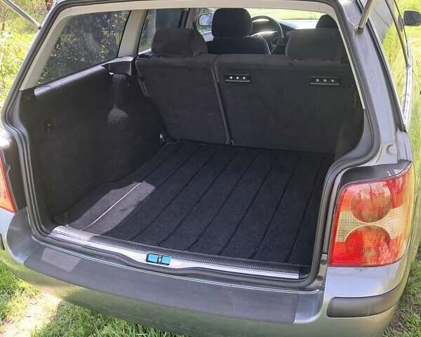 Серый Фольксваген Пассат, объемом двигателя 1.6 л и пробегом 205 тыс. км за 5300 $, фото 5 на Automoto.ua