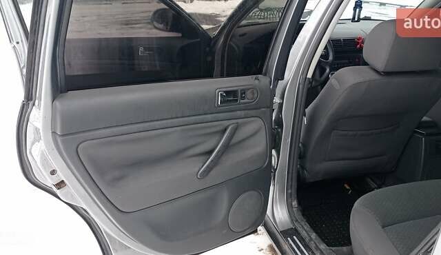 Серый Фольксваген Пассат, объемом двигателя 2 л и пробегом 380 тыс. км за 4300 $, фото 7 на Automoto.ua