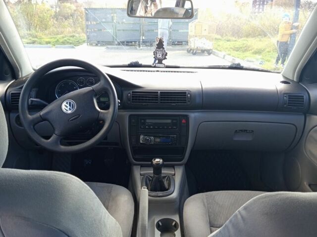 Фольксваген Пассат 2004 в Львове на Automoto.ua Серый Фольксваген Пассат, объемом двигателя 0 л и пробегом 250 тыс. км за 1400 $, фото 6 на Automoto.ua