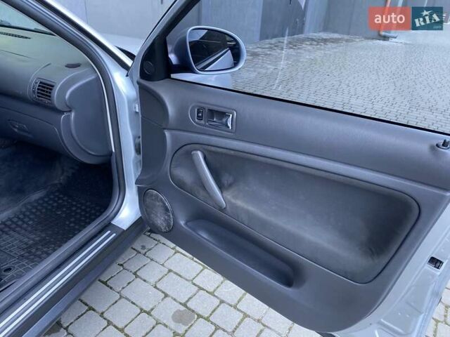 Серый Фольксваген Пассат, объемом двигателя 1.6 л и пробегом 335 тыс. км за 3999 $, фото 38 на Automoto.ua