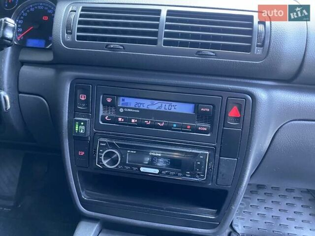 Серый Фольксваген Пассат, объемом двигателя 1.6 л и пробегом 335 тыс. км за 3999 $, фото 25 на Automoto.ua