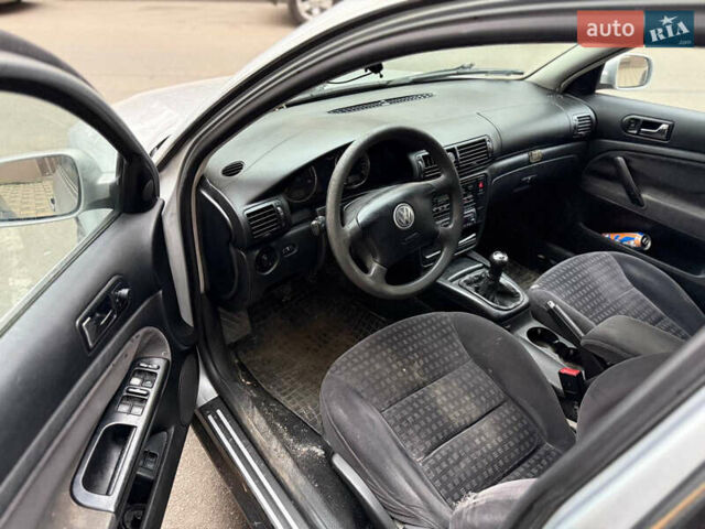 Серый Фольксваген Пассат, объемом двигателя 1.9 л и пробегом 300 тыс. км за 1900 $, фото 6 на Automoto.ua