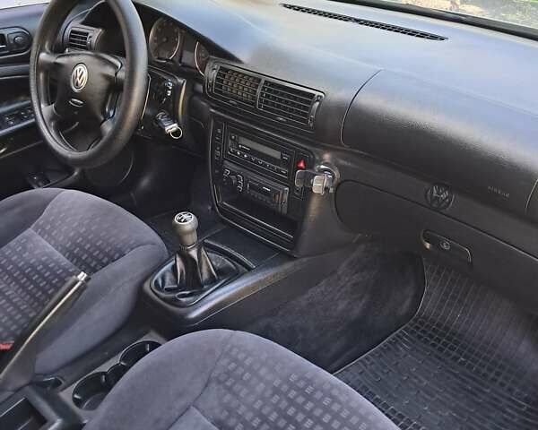 Серый Фольксваген Пассат, объемом двигателя 1.6 л и пробегом 205 тыс. км за 5300 $, фото 18 на Automoto.ua