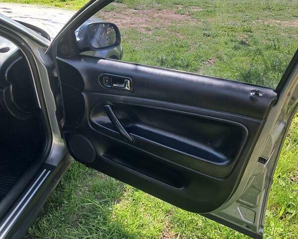 Серый Фольксваген Пассат, объемом двигателя 1.6 л и пробегом 205 тыс. км за 5300 $, фото 11 на Automoto.ua