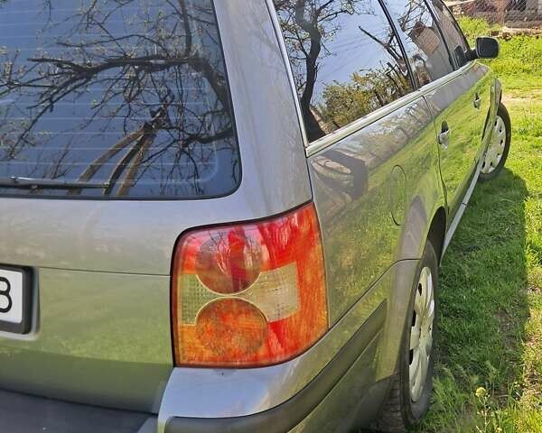 Серый Фольксваген Пассат, объемом двигателя 1.6 л и пробегом 205 тыс. км за 5300 $, фото 3 на Automoto.ua