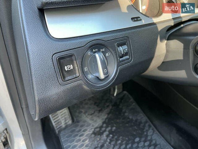 Серый Фольксваген Пассат, объемом двигателя 1.97 л и пробегом 362 тыс. км за 5700 $, фото 10 на Automoto.ua