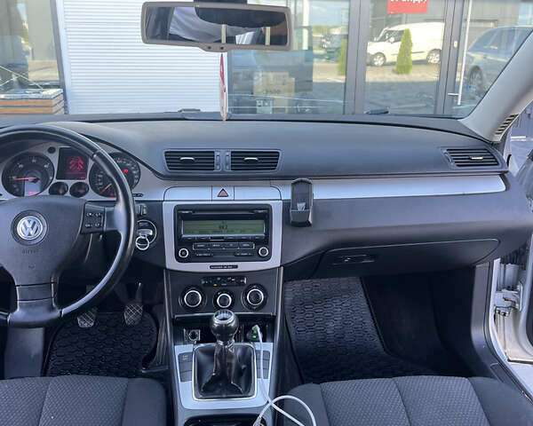 Серый Фольксваген Пассат, объемом двигателя 1.9 л и пробегом 300 тыс. км за 5000 $, фото 12 на Automoto.ua