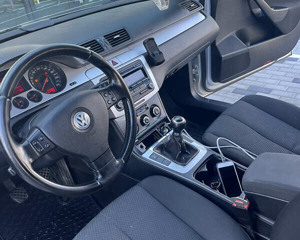 Серый Фольксваген Пассат, объемом двигателя 1.9 л и пробегом 300 тыс. км за 5000 $, фото 8 на Automoto.ua