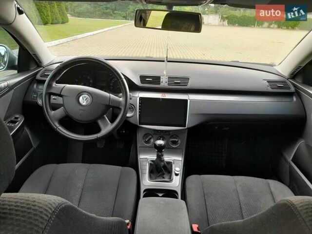 Сірий Фольксваген Пассат, об'ємом двигуна 1.6 л та пробігом 265 тис. км за 5700 $, фото 8 на Automoto.ua