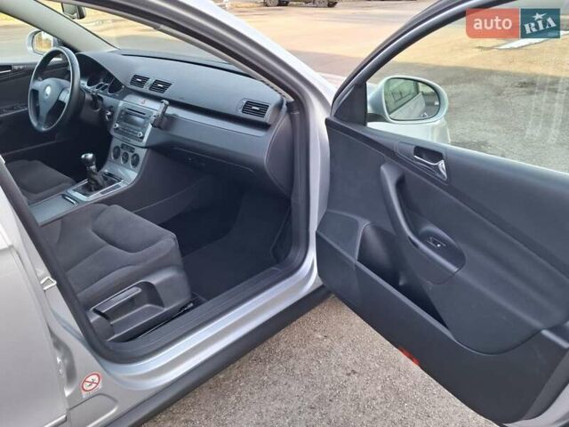 Серый Фольксваген Пассат, объемом двигателя 1.6 л и пробегом 72 тыс. км за 6900 $, фото 41 на Automoto.ua