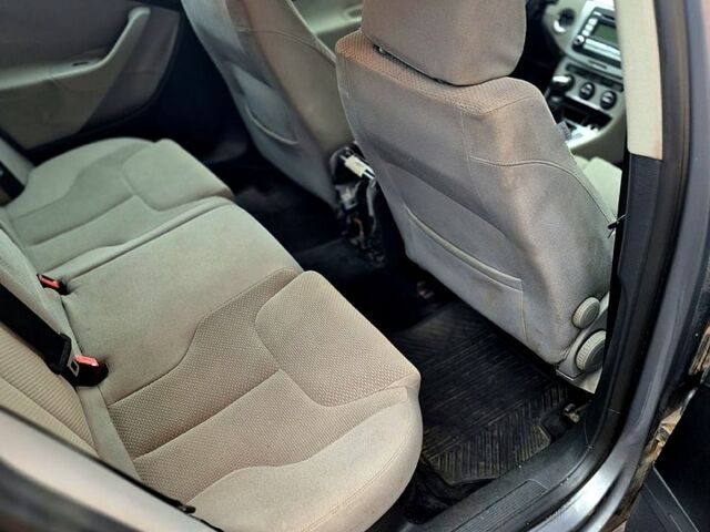 Серый Фольксваген Пассат, объемом двигателя 2 л и пробегом 367 тыс. км за 5000 $, фото 7 на Automoto.ua