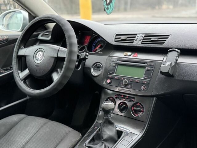 Серый Фольксваген Пассат, объемом двигателя 1.6 л и пробегом 123 тыс. км за 2600 $, фото 5 на Automoto.ua