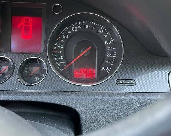 Серый Фольксваген Пассат, объемом двигателя 1.6 л и пробегом 232 тыс. км за 6499 $, фото 15 на Automoto.ua