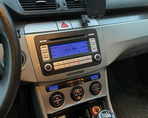 Сірий Фольксваген Пассат, об'ємом двигуна 1.6 л та пробігом 224 тис. км за 6500 $, фото 11 на Automoto.ua