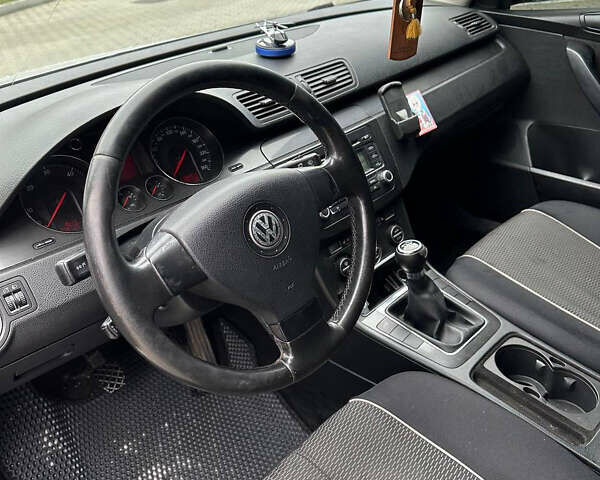 Серый Фольксваген Пассат, объемом двигателя 1.9 л и пробегом 354 тыс. км за 4499 $, фото 8 на Automoto.ua