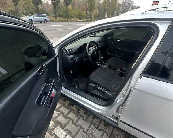 Серый Фольксваген Пассат, объемом двигателя 1.9 л и пробегом 325 тыс. км за 6000 $, фото 14 на Automoto.ua