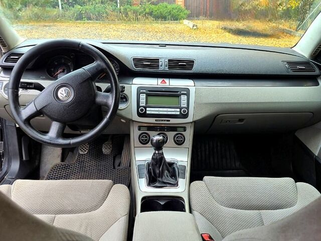 Серый Фольксваген Пассат, объемом двигателя 2 л и пробегом 367 тыс. км за 5000 $, фото 12 на Automoto.ua