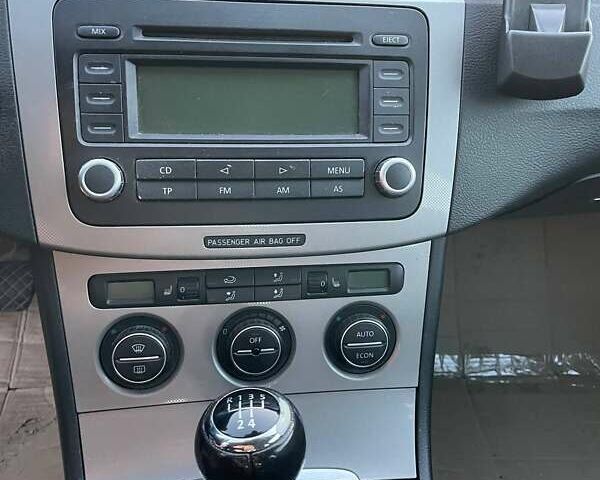 Серый Фольксваген Пассат, объемом двигателя 1.6 л и пробегом 232 тыс. км за 6499 $, фото 17 на Automoto.ua