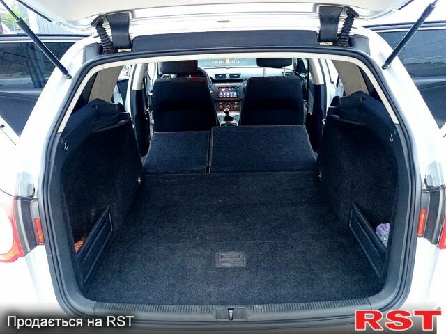 Серый Фольксваген Пассат, объемом двигателя 1.6 л и пробегом 247 тыс. км за 5750 $, фото 11 на Automoto.ua