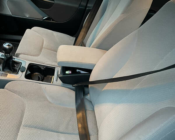 Сірий Фольксваген Пассат, об'ємом двигуна 1.6 л та пробігом 224 тис. км за 6500 $, фото 12 на Automoto.ua