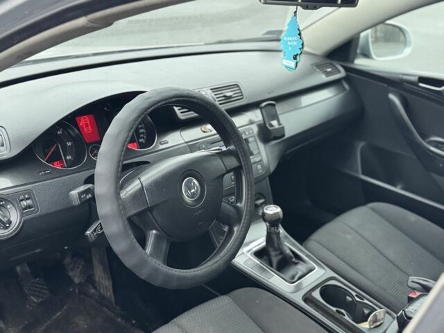 Серый Фольксваген Пассат, объемом двигателя 1.6 л и пробегом 123 тыс. км за 2600 $, фото 4 на Automoto.ua