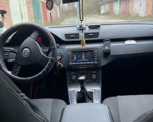 Серый Фольксваген Пассат, объемом двигателя 1.6 л и пробегом 275 тыс. км за 5600 $, фото 21 на Automoto.ua