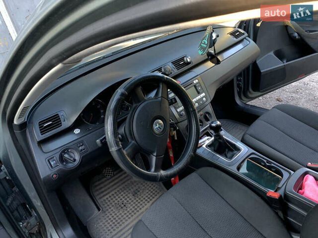 Серый Фольксваген Пассат, объемом двигателя 1.6 л и пробегом 222 тыс. км за 5550 $, фото 13 на Automoto.ua