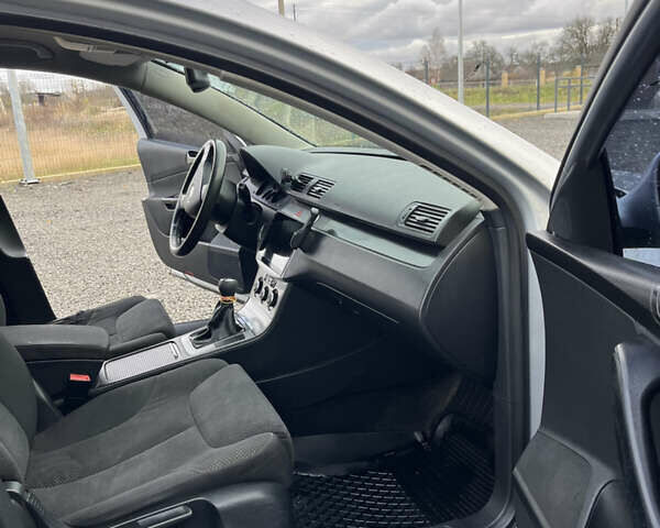 Серый Фольксваген Пассат, объемом двигателя 1.97 л и пробегом 337 тыс. км за 5300 $, фото 11 на Automoto.ua