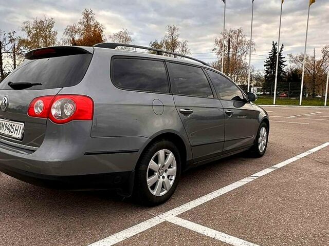 Сірий Фольксваген Пассат, об'ємом двигуна 1.6 л та пробігом 300 тис. км за 5500 $, фото 1 на Automoto.ua