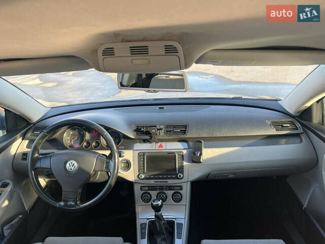 Серый Фольксваген Пассат, объемом двигателя 1.97 л и пробегом 215 тыс. км за 5900 $, фото 12 на Automoto.ua