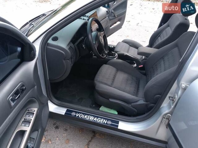 Серый Фольксваген Пассат, объемом двигателя 1.6 л и пробегом 166 тыс. км за 6300 $, фото 27 на Automoto.ua