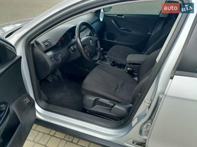 Сірий Фольксваген Пассат, об'ємом двигуна 1.6 л та пробігом 265 тис. км за 5700 $, фото 9 на Automoto.ua