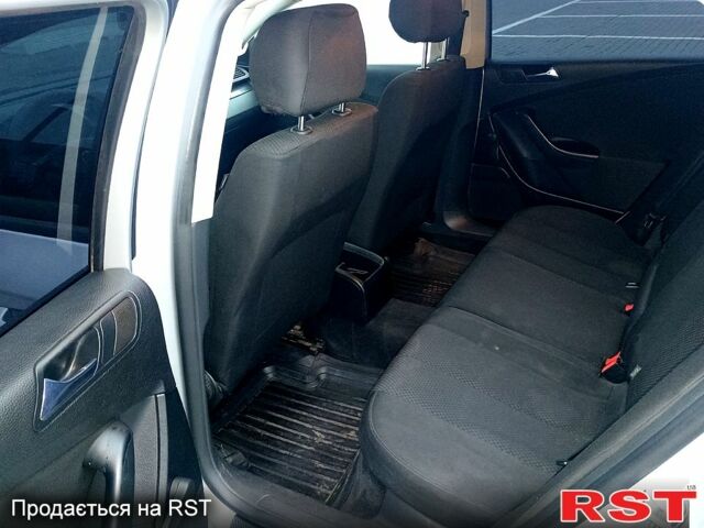 Серый Фольксваген Пассат, объемом двигателя 1.6 л и пробегом 247 тыс. км за 5750 $, фото 9 на Automoto.ua