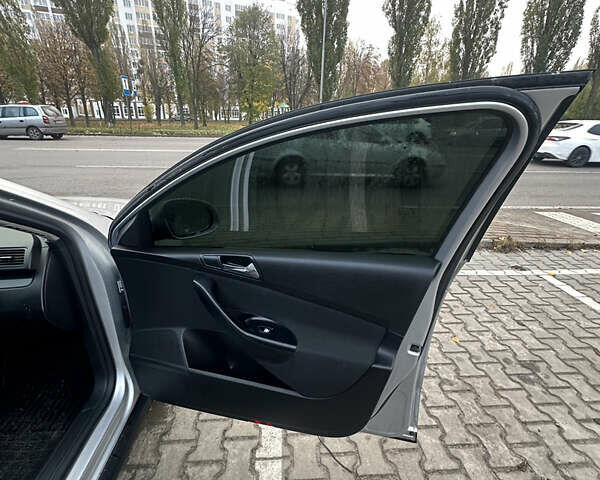 Серый Фольксваген Пассат, объемом двигателя 1.9 л и пробегом 325 тыс. км за 6000 $, фото 18 на Automoto.ua