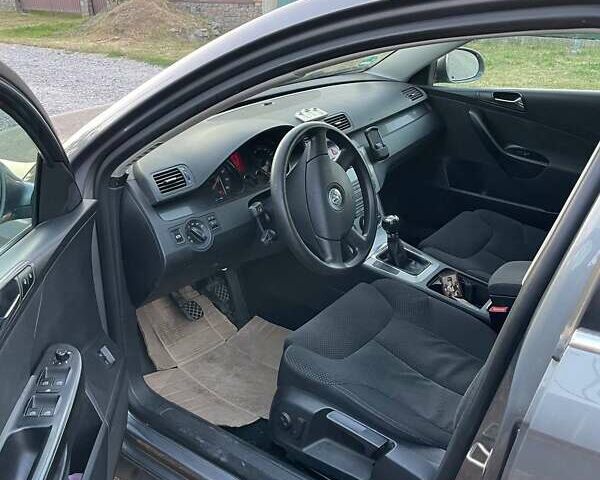 Серый Фольксваген Пассат, объемом двигателя 1.6 л и пробегом 232 тыс. км за 6499 $, фото 13 на Automoto.ua