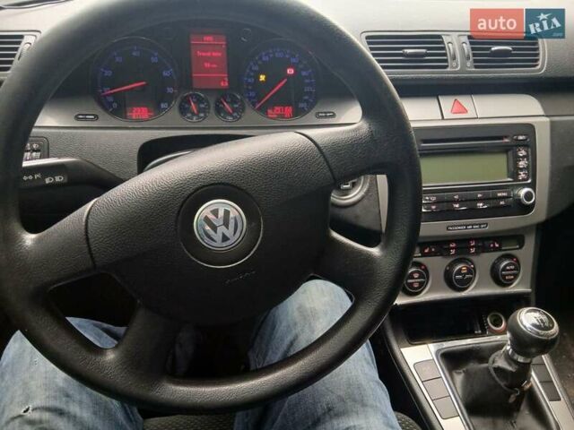 Сірий Фольксваген Пассат, об'ємом двигуна 2 л та пробігом 300 тис. км за 5100 $, фото 6 на Automoto.ua