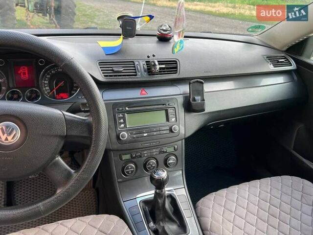 Сірий Фольксваген Пассат, об'ємом двигуна 1.6 л та пробігом 288 тис. км за 5500 $, фото 13 на Automoto.ua