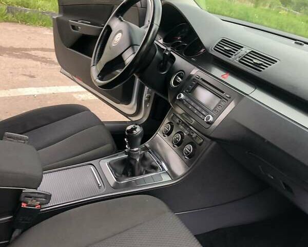 Серый Фольксваген Пассат, объемом двигателя 1.6 л и пробегом 210 тыс. км за 4995 $, фото 51 на Automoto.ua