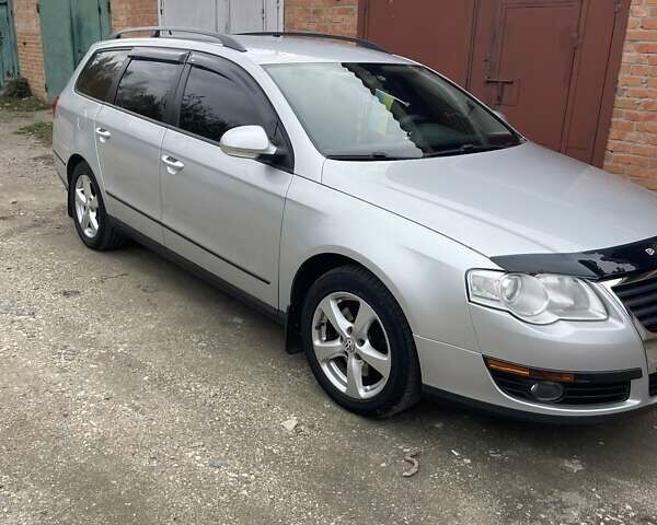 Серый Фольксваген Пассат, объемом двигателя 1.6 л и пробегом 275 тыс. км за 5600 $, фото 18 на Automoto.ua