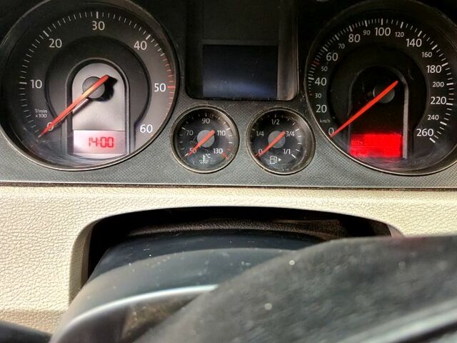 Серый Фольксваген Пассат, объемом двигателя 2 л и пробегом 367 тыс. км за 5000 $, фото 11 на Automoto.ua