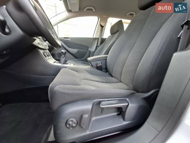 Серый Фольксваген Пассат, объемом двигателя 1.6 л и пробегом 72 тыс. км за 6900 $, фото 52 на Automoto.ua