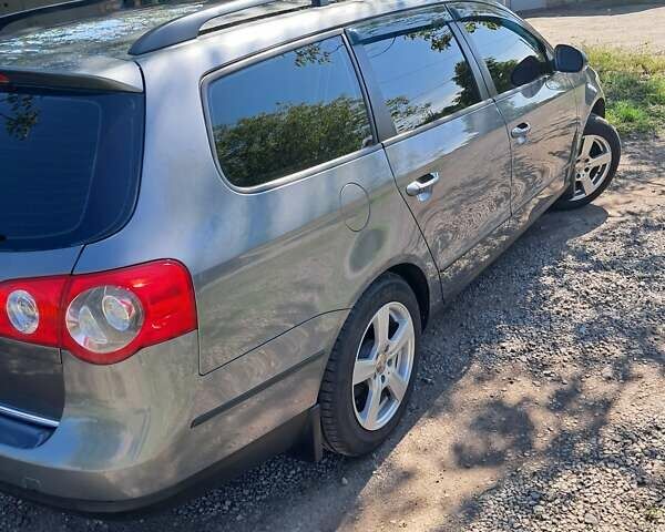 Сірий Фольксваген Пассат, об'ємом двигуна 1.6 л та пробігом 297 тис. км за 6100 $, фото 1 на Automoto.ua