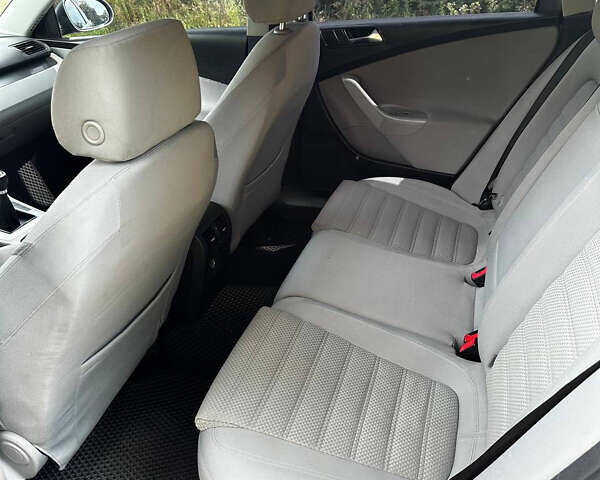 Серый Фольксваген Пассат, объемом двигателя 1.97 л и пробегом 310 тыс. км за 6500 $, фото 7 на Automoto.ua