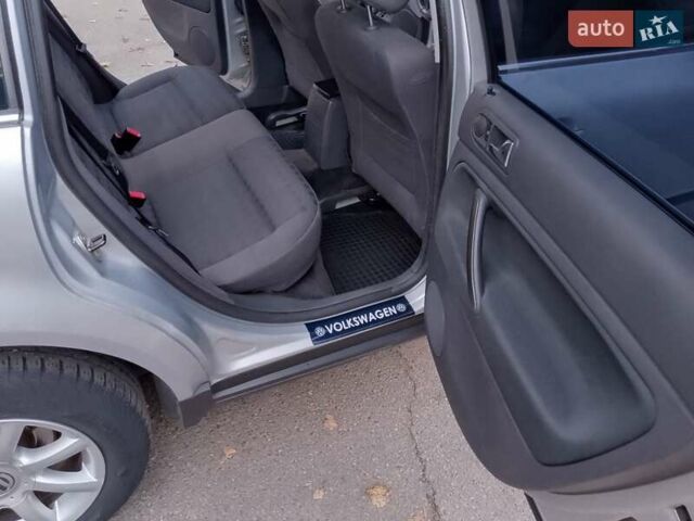 Серый Фольксваген Пассат, объемом двигателя 1.6 л и пробегом 166 тыс. км за 6300 $, фото 5 на Automoto.ua