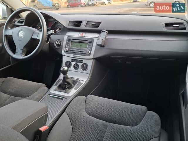 Серый Фольксваген Пассат, объемом двигателя 1.6 л и пробегом 72 тыс. км за 6900 $, фото 40 на Automoto.ua