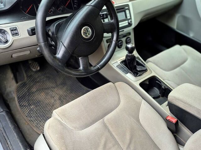 Серый Фольксваген Пассат, объемом двигателя 2 л и пробегом 367 тыс. км за 5000 $, фото 10 на Automoto.ua